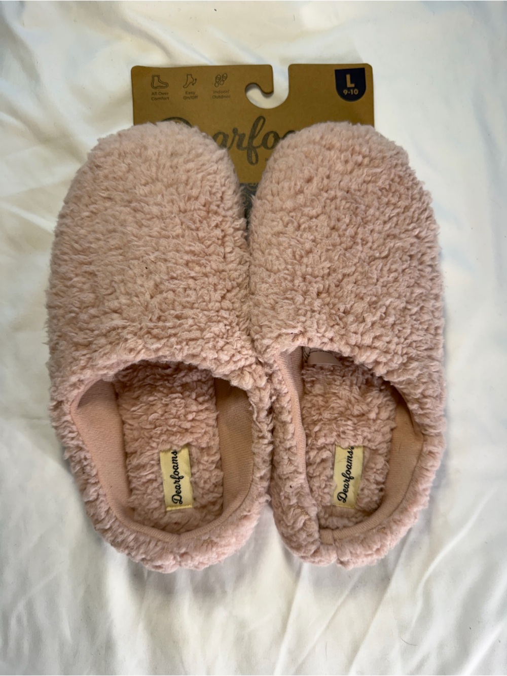 Pink Dearfoam Fuzzy Slippers Brand New size 9/10 Women’s. 013